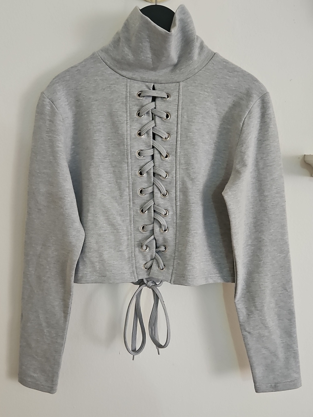 Boohoo Light Grey Lace-Up Cropped Turtleneck Sweatshirt